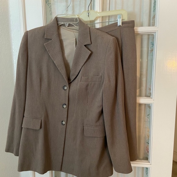 Gizmo suit size 42 used Color taupe - Picture 1 of 5